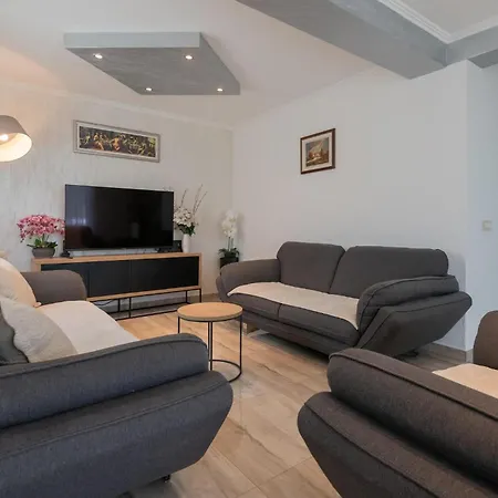 Holiday home Luxurious In Imotski