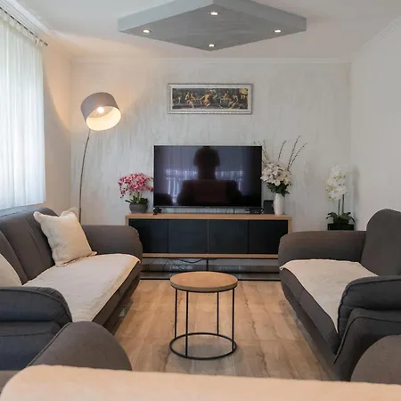 Luxurious In Holiday home *